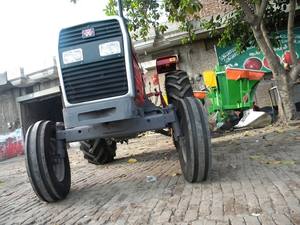 Massey Ferguson MF 375 รถแทรกเตอร์ 2WD 75HP ผลผลิตสูงพร้อมเครื่องยนต์สําหรับฟาร์มสภาพมือสองส่วนประกอบที่เชื่อถือได้ - Product Image 2