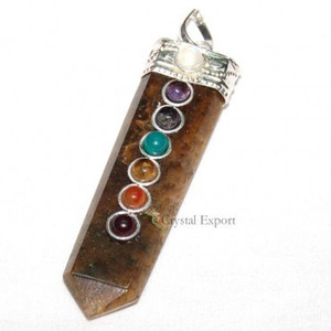 Oeil de tigre point plat Chakra pendentifs Agate pierre précieuse sculptée dans la technique gravée de style amoureux - Product Image 1