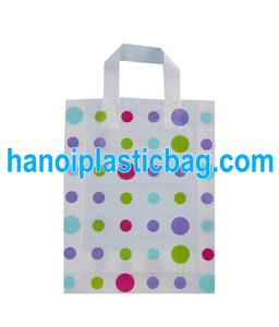 Sac en plastique souple avec poignée en boucle et impression personnalisée - Product Image 4