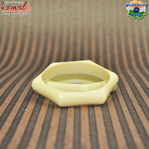 กำไลข้อมือเรซิ่นสีกากีแบบเรียบ ไซส์ใหญ่ - Product Image 4