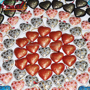 Motif noir peint à la main coeur ornement en gros décoration d'arbre de noël pour décor de vacances, cadeau ou affichage d'artisanat - Product Image 3