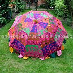 ร่มชายหาดและสวนขนาดใหญ่6ฟุต (72นิ้ว) พร้อมเสาสแตนเลสปักด้วยมือหลากสีสำหรับตกแต่งสนามหญ้าในงานแต่งงาน - Product Image 3