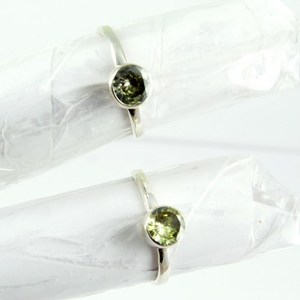 Anillos de Plata de Ley 925 con Circonita Verde y Engaste de Bisel, Estilo Bohemia, Joyería para Compromiso y Boda, Shri Ashapura Jewels - Product Image 3