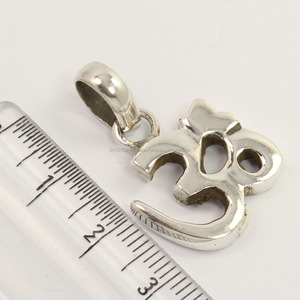 Colgante de diseño religioso fino Faishonable Om sin piedra nueva colección joyería fina hecha a mano pura 925 plata esterlina sólida - Product Image 1