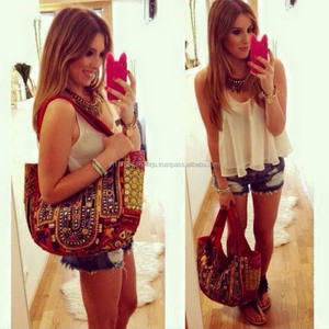 Bolso de Hombro de Alta Costura Tradicional Banjara con Bordado Étnico Hecho a Mano para Mujeres Elegantes - Product Image 1