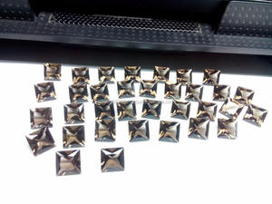 Piedra de cuarzo ahumado cuadrado de corte princesa de 9*9mm para hacer joyas - Product Image 3