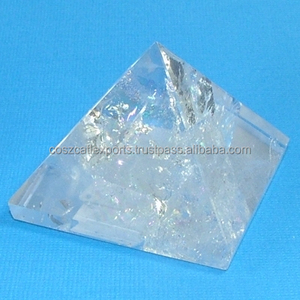 Pirámide de Cuarzo Natural para Regalos de Parejas Recién Casadas - Product Image 5