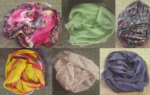 Bufandas de gasa estampadas, estolas, bajo precio, $1 - Product Image 2