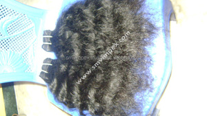 100% Extension de cheveux humains bouclés naturels non traités. Tissage de cheveux naturels à texture bouclée en vrac de temple d'Inde - Product Image 5