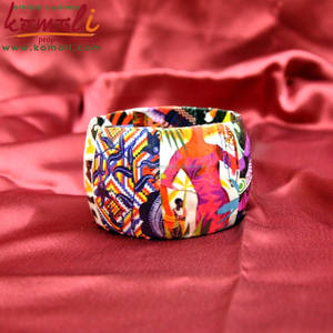 กำไลข้อมือเดคูพาจแบบกำหนดเอง ทำจากกระดาษมาเช่และไม้ - Product Image 2