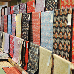 Tessuto di seta classico e Bella giapponese Kimono in tessuto con molti colori e disegni made in <span class=keywords><strong>Japan</strong></span> - Product Image 4
