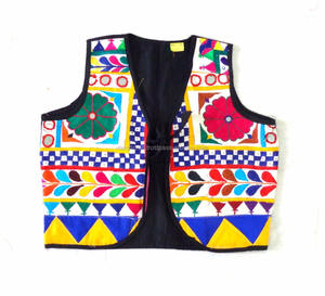 Gilet indien fait main brodé de Kutch, grande taille pour femmes, sans manches, écologique, 100% coton, respirant, pour les fêtes d'été - Product Image 2