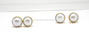 Piedra preciosa de perla de agua dulce natural 18K chapado en oro plata forma redonda regalo de moda hecho a mano para sus pendientes de tuerca - Product Image 2