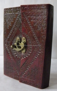 Diario en relieve de cuero genuino hecho a mano con cierre de bloqueo Cuaderno de cuero de Estilo Vintage Escritura y bocetos Uso comercial - Product Image 3