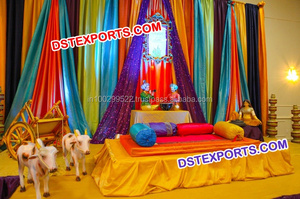Indische Mehandi Bühne Mit Gujrati Schaukel Set Hochzeit Bunte Sangeet Bühne Hintergrund Mit Sankheda Schaukel Bühne