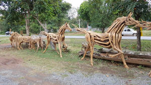 ประติมากรรมม้าจากไม้ลอยน้ำ - Product Image 5