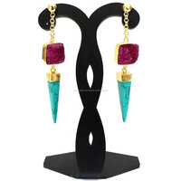 Boucles d'oreilles pendantes classiques pour femme, style vintage, en agate carrée, avec chaîne en alliage plaqué or antique et pendentif conique, pour un look affirmé.