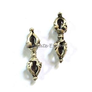 Colgantes tibetanos de latón, amuleto de Vajra tibetana de latón plateado - Product Image 1