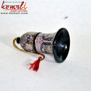 Adornos navideños de madera pintados a mano, Campana decorativa en color negro y personalizado - Product Image 4