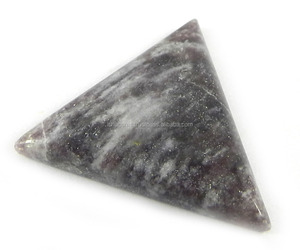 Lepidolite naturelle de haute qualité en gros, cabochon triangulaire 24x24mm, 4,30 g, pierre précieuse en vrac pour bijoux - Product Image 1
