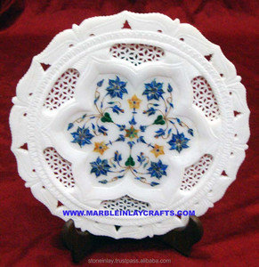 Plaque en marbre incrustée d'éléments élégants - Product Image 1