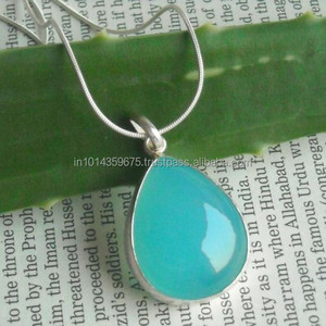 Pendentif en argent sterling Aqua Calcedony avec incrustation de lunette en plaqué or et rhodium pour fêtes ou breloques - Product Image 1