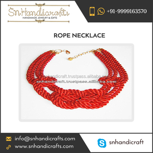 Collier tendance en corde de soie avec nœud marin écarlate - Product Image 1
