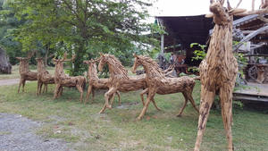 ประติมากรรมม้าจากไม้ลอยน้ำ - Product Image 6