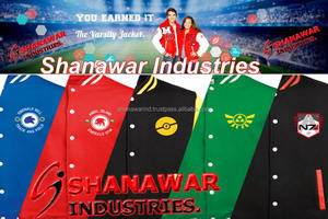 Chaqueta universitaria de algodón personalizada de talla XL unisex, abrigo de invierno transpirable con logotipo en relieve, patrón de letras de béisbol, venta al por mayor para hombres - Product Image 2