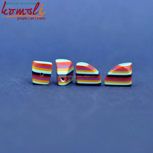 Perles en plastique abstraites, perles multicolores en résine rayée à la main - Product Image 5