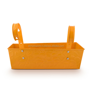 Bac à fleurs mural élégant, parfait pour améliorer votre jardin ou votre patio avec de belles fleurs - Product Image 4