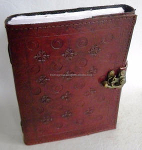 Haute qualité B5 taille en cuir véritable gaufré Journal de voyage cahier fait à la main couverture rigide avec fermoir parfait cadeau pour les aventuriers - Product Image 1