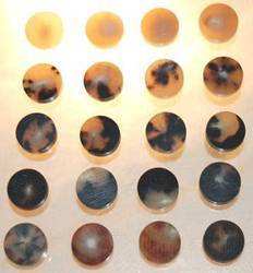 Natural buey/cuerno de vaca real botón en negro y marrón fabricante en la india - Product Image 1