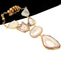 Collier tendance en acier inoxydable léger plaqué or 24 carats avec pierre principale, idéal pour les occasions festives, cadeau parfait pour femme (sans nickel)