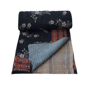 Edredón Kantha bordado a mano indio Vintage venta al por mayor Sari Kantha Throw - Product Image 1