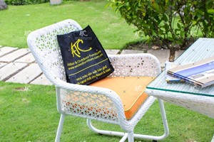 Juego de comedor de ratán blanco, nuevos muebles de exterior con marco de aluminio y mesa/sillas de mimbre para jardín, sala de estar, hoteles - Product Image 4