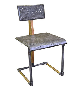 Silla industrial de metal con marco de madera para restaurante - Product Image 1