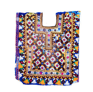 Vintage indien Banjara avant dressing cou joug Patch fait à la main miroir travail broderie sur coton pour embellir les vêtements - Product Image 3