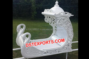 Doli de Boda Moderno de Madera Tratada con Diseño de Cisne y Pavo Real, Duradero, Tamaño Personalizado para Eventos de Boda Asiáticos - Product Image 3