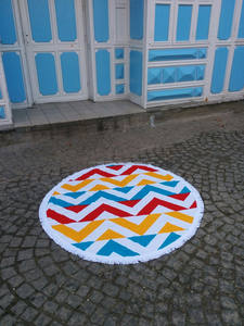 Serviette de plage ronde avec pompons, serviette ronde avec frange, fabriquée en Turquie - Product Image 2