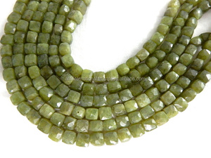 Impresionantes cuentas de cubo facetadas, hebra de 8 pulgadas, vessonita verde suelta, hermosa forma de caja, cuentas de piedra, hermosas cuentas, cuentas - Product Image 6