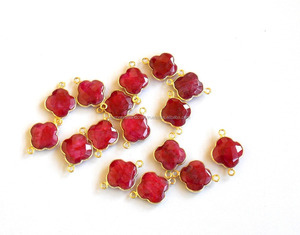 Pulsera de piedras preciosas con forma de trébol hecha a mano, rubí teñido facetado, chapado en oro de 24K, Conector de bisel simple/doble, componente de joyería - Product Image 1