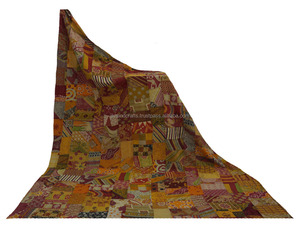 Queen Size Vintage Kantha Blanket Réversible Patchwork Quilt - Product Image 1