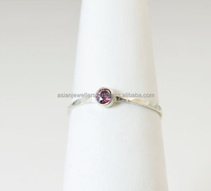 Bague Dainty Rose Tourmaline Quartz Gemstone Bague en Argent Sterling 925 Rhodium Lunette Réglage Élégant Tendance pour les Fêtes Anniversaires - Product Image 1