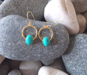 Pierre précieuse turquoise avec plaqué or fait à la main forme ovale à la mode nouveau Design bijoux cadeau pour sa boucle d'oreille - Product Image 4