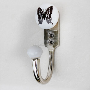 Ganchos de cerámica hechos a mano con diseño de mariposa, blancos y negros, vintage, indios, montados en la pared, 2017 - Product Image 1