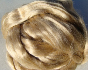 Multi-Colored Sari <b>Silk</b> <b>Fiber</b> Puller for Spinners and Weavers to Organize Yarn and Fibre Storage - Product Image 6