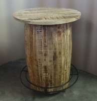 Table de bar de comptoir de restaurant haut de gamme en bois de manguier massif de style industriel, baril à huile, baril à whisky en bois