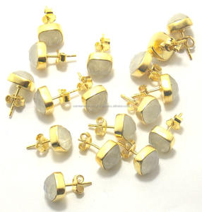 Pendientes de tuerca de piedra lunar blanca chapados en oro hechos a mano, forma de cojín, nuevo diseño, regalo elegante para sus bodas, aniversarios, fiestas - Product Image 1