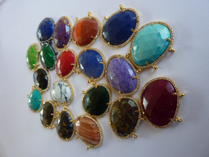 จี้เด็กแบบคลาสสิกประดับด้วยหินสไลซ์สีเทอร์ควอยซ์หลากสี พร้อมคริสตัล ขายส่งจี้และชาร์มเครื่องประดับ - Product Image 4